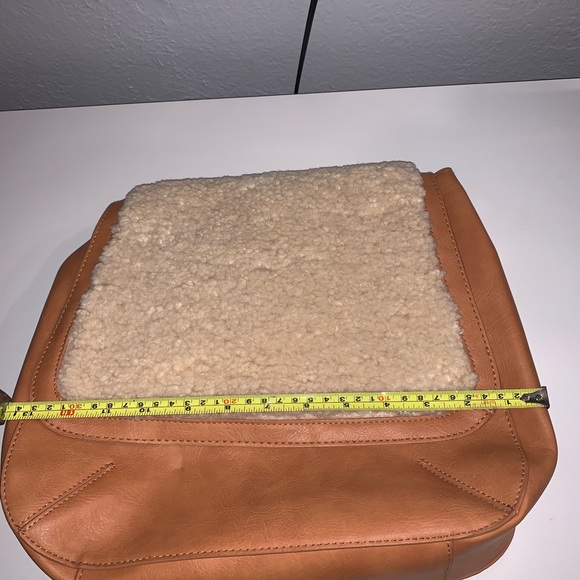 Backpack - Picture 2 of 4